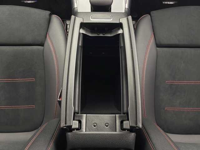 メルセデス・ベンツ Ｍ・ベンツ ＧＬＢ２００ｄ 4マチック AMGライン 秋田県 2022(令4)年 1万km 赤 ４ＷＤ/ワンオーナー/純正HDDナビ/　(フルセグTV/Bluetooth/USB)/全方位カメラ/アダプティブクルーズコントロール/パドルシフト/ハーフレザーシート/前席パワーシート/前席シートヒーター/パワーバックドア/純正フロアマット/プッシュスタート/スマートキー/スペアキー/ＥＴＣ２．０/LEDヘッドライト/オートライト/取扱説明書/保証書