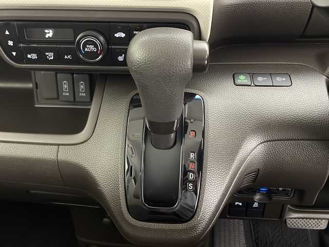 ホンダ Ｎ ＢＯＸ L 宮崎県 2021(令3)年 5.4万km クリスタルブラックパール 禁煙車/ホンダセンシング/社外ナビ/（ストラーダ/CN-BR310B/CD/Bluetooth/FMAM）/社外バックカメラ/社外ETC/社外ドライブレコーダー/純正LEDオートライト/純正フロアマット/左側電動スライドドア/アダプティブクルーズコントロール/レーンディパーチャーアラート/クリアランスソナー/ウインカードアミラー/オートエアコン/前席シートヒーター/スマートキー/プッシュエンジンスタート/スペアキー/新車時保証書/取扱い説明書