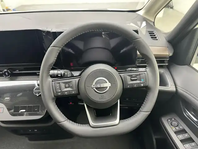 日産 セレナ e－パワー ハイウェイスター V 兵庫県 2025(令7)年 0.1千km プリズムホワイト ・純正メモリナビ/（Bluetooth/USB/HDMI/フルセグ）/・純正ディスプレイオーディオ/・プロパイロット/・ACC/・LKA/・コーナーセンサー/・アラウンドビューモニター/・エマージェンシーブレーキ/・インテリジェントルームミラー/・純正前後ドライブレコーダー/・ビルトインETC2.0/・両側パワースライドドア/・ワイヤレス充電/・LEDヘッドライト/・ＬＥＤフォグランプ/・オートハイビーム/・純正16インチアルミホイール/・スペアキー×１