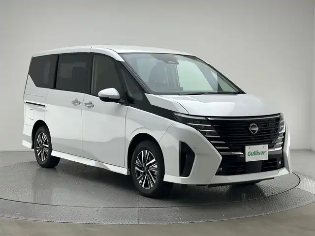 日産 セレナ e－パワー ハイウェイスター V 兵庫県 2025(令7)年 0.1千km プリズムホワイト ・純正メモリナビ/（Bluetooth/USB/HDMI/フルセグ）/・純正ディスプレイオーディオ/・プロパイロット/・ACC/・LKA/・コーナーセンサー/・アラウンドビューモニター/・エマージェンシーブレーキ/・インテリジェントルームミラー/・純正前後ドライブレコーダー/・ビルトインETC2.0/・両側パワースライドドア/・ワイヤレス充電/・LEDヘッドライト/・ＬＥＤフォグランプ/・オートハイビーム/・純正16インチアルミホイール/・スペアキー×１