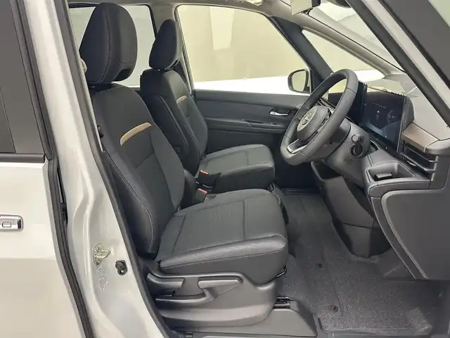 日産 セレナ e－パワー ハイウェイスター V 兵庫県 2025(令7)年 0.1千km プリズムホワイト ・純正メモリナビ/（Bluetooth/USB/HDMI/フルセグ）/・純正ディスプレイオーディオ/・プロパイロット/・ACC/・LKA/・コーナーセンサー/・アラウンドビューモニター/・エマージェンシーブレーキ/・インテリジェントルームミラー/・純正前後ドライブレコーダー/・ビルトインETC2.0/・両側パワースライドドア/・ワイヤレス充電/・LEDヘッドライト/・ＬＥＤフォグランプ/・オートハイビーム/・純正16インチアルミホイール/・スペアキー×１