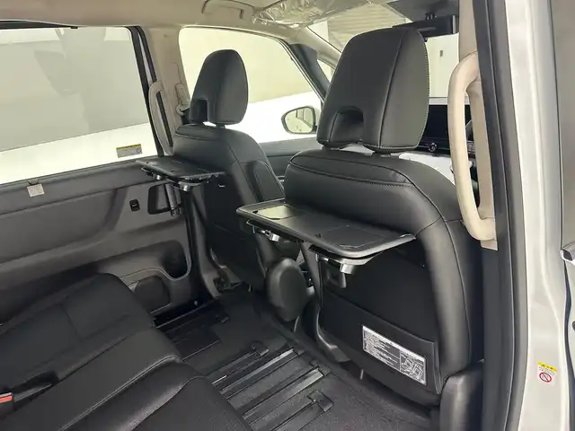 日産 セレナ e－パワー ハイウェイスター V 兵庫県 2025(令7)年 0.1千km プリズムホワイト ・純正メモリナビ/（Bluetooth/USB/HDMI/フルセグ）/・純正ディスプレイオーディオ/・プロパイロット/・ACC/・LKA/・コーナーセンサー/・アラウンドビューモニター/・エマージェンシーブレーキ/・インテリジェントルームミラー/・純正前後ドライブレコーダー/・ビルトインETC2.0/・両側パワースライドドア/・ワイヤレス充電/・LEDヘッドライト/・ＬＥＤフォグランプ/・オートハイビーム/・純正16インチアルミホイール/・スペアキー×１