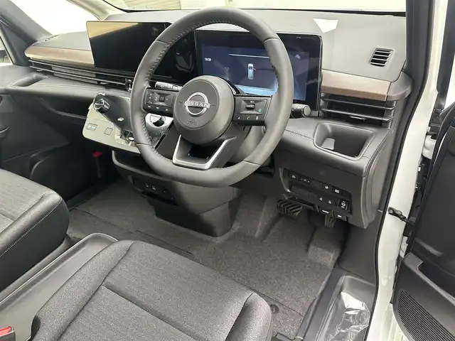 日産 セレナ e－パワー ハイウェイスター V 兵庫県 2025(令7)年 0.1千km プリズムホワイト ・純正メモリナビ/（Bluetooth/USB/HDMI/フルセグ）/・純正ディスプレイオーディオ/・プロパイロット/・ACC/・LKA/・コーナーセンサー/・アラウンドビューモニター/・エマージェンシーブレーキ/・インテリジェントルームミラー/・純正前後ドライブレコーダー/・ビルトインETC2.0/・両側パワースライドドア/・ワイヤレス充電/・LEDヘッドライト/・ＬＥＤフォグランプ/・オートハイビーム/・純正16インチアルミホイール/・スペアキー×１