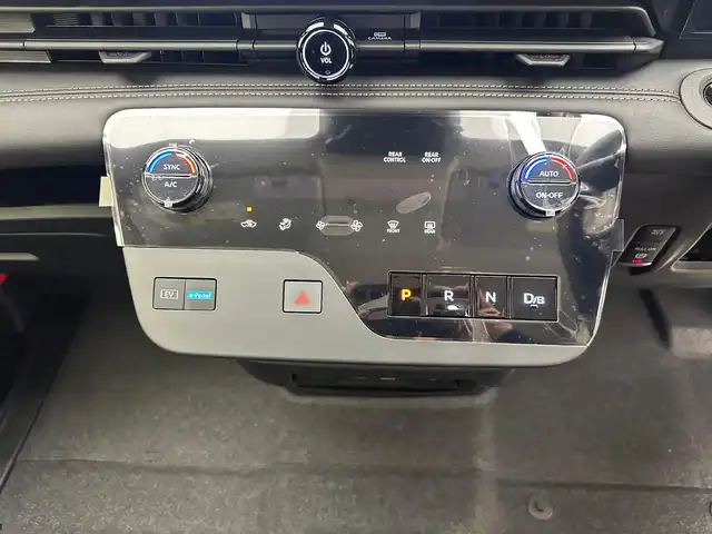 日産 セレナ e－パワー ハイウェイスター V 兵庫県 2025(令7)年 0.1千km プリズムホワイト ・純正メモリナビ/（Bluetooth/USB/HDMI/フルセグ）/・純正ディスプレイオーディオ/・プロパイロット/・ACC/・LKA/・コーナーセンサー/・アラウンドビューモニター/・エマージェンシーブレーキ/・インテリジェントルームミラー/・純正前後ドライブレコーダー/・ビルトインETC2.0/・両側パワースライドドア/・ワイヤレス充電/・LEDヘッドライト/・ＬＥＤフォグランプ/・オートハイビーム/・純正16インチアルミホイール/・スペアキー×１