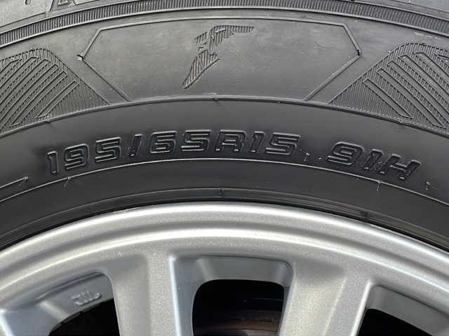 トヨタ ノア ハイブリッド G 青森県 2014(平26)年 13.6万km ホワイトパールクリスタルシャイン 純正9インチSDナビ・フルセグTV/CD・DVD・Bluetooth・SD/バックカメラ/片側パワースライドドア/クルーズコントロール/OPおくだけ充電/前席シートヒーター/ビルトインETC/LEDヘッドライト/フォグランプ/モデリスタエアロパーツ/純正15インチアルミ/スペアキー/H27.28.29.30。R1.2.3.5.6.7年記録簿有り/保証書・取扱書