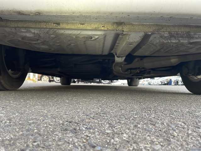 トヨタ ノア ハイブリッド G 青森県 2014(平26)年 13.6万km ホワイトパールクリスタルシャイン 純正9インチSDナビ・フルセグTV/CD・DVD・Bluetooth・SD/バックカメラ/片側パワースライドドア/クルーズコントロール/OPおくだけ充電/前席シートヒーター/ビルトインETC/LEDヘッドライト/フォグランプ/モデリスタエアロパーツ/純正15インチアルミ/スペアキー/H27.28.29.30。R1.2.3.5.6.7年記録簿有り/保証書・取扱書