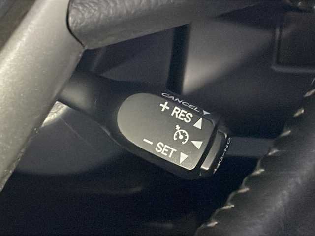 トヨタ ノア ハイブリッド G 青森県 2014(平26)年 13.6万km ホワイトパールクリスタルシャイン 純正9インチSDナビ・フルセグTV/CD・DVD・Bluetooth・SD/バックカメラ/片側パワースライドドア/クルーズコントロール/OPおくだけ充電/前席シートヒーター/ビルトインETC/LEDヘッドライト/フォグランプ/モデリスタエアロパーツ/純正15インチアルミ/スペアキー/H27.28.29.30。R1.2.3.5.6.7年記録簿有り/保証書・取扱書