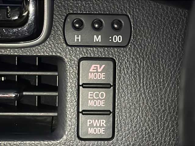 トヨタ ノア ハイブリッド G 青森県 2014(平26)年 13.6万km ホワイトパールクリスタルシャイン 純正9インチSDナビ・フルセグTV/CD・DVD・Bluetooth・SD/バックカメラ/片側パワースライドドア/クルーズコントロール/OPおくだけ充電/前席シートヒーター/ビルトインETC/LEDヘッドライト/フォグランプ/モデリスタエアロパーツ/純正15インチアルミ/スペアキー/H27.28.29.30。R1.2.3.5.6.7年記録簿有り/保証書・取扱書