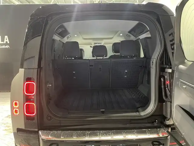 ランドローバー ランドローバー ディフェンダー 110X 道央・札幌 2022(令4)年 2.8万km シルバー ４WD/サンルーフ/限定カラー（60台）/シリコンシルバー/純正ナビ/360度カメラ/メリディアンサラウンド/純正ナビ/360度カメラ/メリディアンサラウンド/エアサス装着車/サイドステップ/スマートキー/プッシュスタート/ETC/社外デジタルインナーミラー