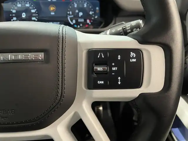 ランドローバー ランドローバー ディフェンダー 110X 道央・札幌 2022(令4)年 2.8万km シルバー ４WD/サンルーフ/限定カラー（60台）/シリコンシルバー/純正ナビ/360度カメラ/メリディアンサラウンド/純正ナビ/360度カメラ/メリディアンサラウンド/エアサス装着車/サイドステップ/スマートキー/プッシュスタート/ETC/社外デジタルインナーミラー