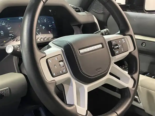 ランドローバー ランドローバー ディフェンダー 110X 道央・札幌 2022(令4)年 2.8万km シルバー ４WD/サンルーフ/限定カラー（60台）/シリコンシルバー/純正ナビ/360度カメラ/メリディアンサラウンド/純正ナビ/360度カメラ/メリディアンサラウンド/エアサス装着車/サイドステップ/スマートキー/プッシュスタート/ETC/社外デジタルインナーミラー