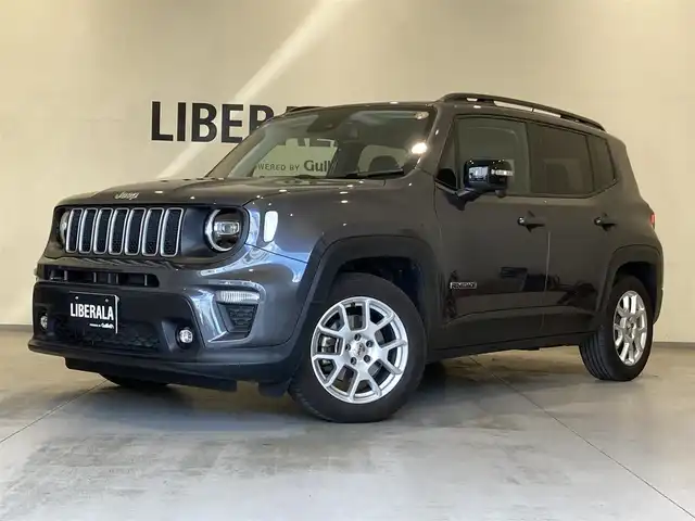 クライスラー・ジープ ジープ レネゲード リミテッド 熊本県 2024(令6)年 3.7万km 黒 ・スマートキー/・プッシュスタート/・自動緊急ブレーキ/・レーンセンス/・パークセンス/・ブラインドスポットモニター/・オートディムハイビーム/・アダプティブヘッドライト/・クルーズコントロール(追従式)/・黒革シート/・前席パワーシート/・前席シートヒーター/・ハンドルヒーター/・純正メモリナビ/　【Bluetooth・USB・AUX・AppleCarPlay】/・バックカメラ/・ETC2.0/・LEDヘッドランプ/・LEDフォグランプ/・純正マット