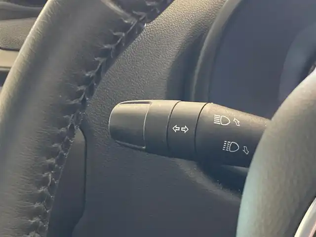 クライスラー・ジープ ジープ レネゲード リミテッド 熊本県 2024(令6)年 3.7万km 黒 ・スマートキー/・プッシュスタート/・自動緊急ブレーキ/・レーンセンス/・パークセンス/・ブラインドスポットモニター/・オートディムハイビーム/・アダプティブヘッドライト/・クルーズコントロール(追従式)/・黒革シート/・前席パワーシート/・前席シートヒーター/・ハンドルヒーター/・純正メモリナビ/　【Bluetooth・USB・AUX・AppleCarPlay】/・バックカメラ/・ETC2.0/・LEDヘッドランプ/・LEDフォグランプ/・純正マット