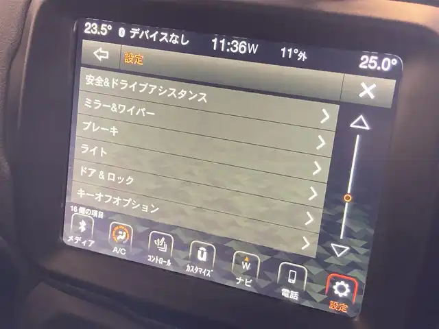 クライスラー・ジープ ジープ レネゲード リミテッド 熊本県 2024(令6)年 3.7万km 黒 ・スマートキー/・プッシュスタート/・自動緊急ブレーキ/・レーンセンス/・パークセンス/・ブラインドスポットモニター/・オートディムハイビーム/・アダプティブヘッドライト/・クルーズコントロール(追従式)/・黒革シート/・前席パワーシート/・前席シートヒーター/・ハンドルヒーター/・純正メモリナビ/　【Bluetooth・USB・AUX・AppleCarPlay】/・バックカメラ/・ETC2.0/・LEDヘッドランプ/・LEDフォグランプ/・純正マット