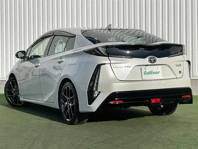トヨタ プリウス ＰＨＶ Sナビパッケージ・GRスポーツ 香川県 2019(令1)年 6.6万km ホワイトパールクリスタルシャイン 純正１１．６型ナビ/バックカメラ/前方ドライブレコーダー/ＥＴＣ２．０/レーダークルーズコントロール/純正１８インチＡＷ/ＬＥＤヘッドライト/フォグライト/革巻きステアリング/ステアリングスイッチ/ハーフレザーシート/前席シートヒーター/純正フロアマット/スマートキー