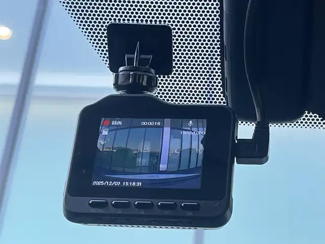 トヨタ プリウス ＰＨＶ Sナビパッケージ・GRスポーツ 香川県 2019(令1)年 6.6万km ホワイトパールクリスタルシャイン 純正１１．６型ナビ/バックカメラ/前方ドライブレコーダー/ＥＴＣ２．０/レーダークルーズコントロール/純正１８インチＡＷ/ＬＥＤヘッドライト/フォグライト/革巻きステアリング/ステアリングスイッチ/ハーフレザーシート/前席シートヒーター/純正フロアマット/スマートキー