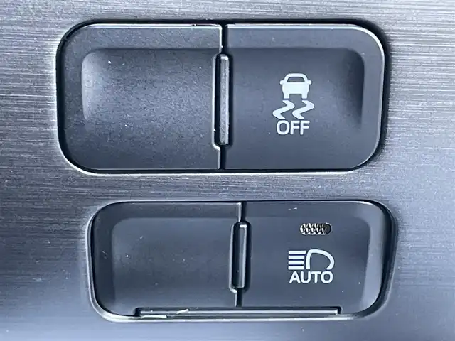 トヨタ プリウス ＰＨＶ Sナビパッケージ・GRスポーツ 香川県 2019(令1)年 6.6万km ホワイトパールクリスタルシャイン 純正１１．６型ナビ/バックカメラ/前方ドライブレコーダー/ＥＴＣ２．０/レーダークルーズコントロール/純正１８インチＡＷ/ＬＥＤヘッドライト/フォグライト/革巻きステアリング/ステアリングスイッチ/ハーフレザーシート/前席シートヒーター/純正フロアマット/スマートキー