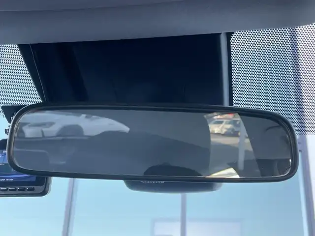 トヨタ プリウス ＰＨＶ Sナビパッケージ・GRスポーツ 香川県 2019(令1)年 6.6万km ホワイトパールクリスタルシャイン 純正１１．６型ナビ/バックカメラ/前方ドライブレコーダー/ＥＴＣ２．０/レーダークルーズコントロール/純正１８インチＡＷ/ＬＥＤヘッドライト/フォグライト/革巻きステアリング/ステアリングスイッチ/ハーフレザーシート/前席シートヒーター/純正フロアマット/スマートキー