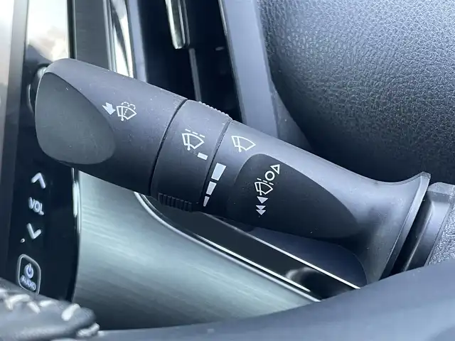 トヨタ プリウス ＰＨＶ Sナビパッケージ・GRスポーツ 香川県 2019(令1)年 6.6万km ホワイトパールクリスタルシャイン 純正１１．６型ナビ/バックカメラ/前方ドライブレコーダー/ＥＴＣ２．０/レーダークルーズコントロール/純正１８インチＡＷ/ＬＥＤヘッドライト/フォグライト/革巻きステアリング/ステアリングスイッチ/ハーフレザーシート/前席シートヒーター/純正フロアマット/スマートキー