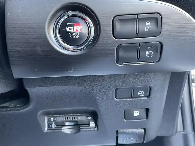 トヨタ プリウス ＰＨＶ Sナビパッケージ・GRスポーツ 香川県 2019(令1)年 6.6万km ホワイトパールクリスタルシャイン 純正１１．６型ナビ/バックカメラ/前方ドライブレコーダー/ＥＴＣ２．０/レーダークルーズコントロール/純正１８インチＡＷ/ＬＥＤヘッドライト/フォグライト/革巻きステアリング/ステアリングスイッチ/ハーフレザーシート/前席シートヒーター/純正フロアマット/スマートキー