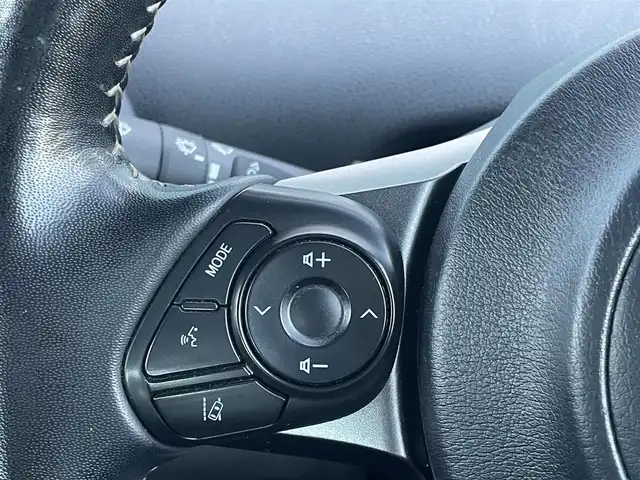 トヨタ プリウス ＰＨＶ Sナビパッケージ・GRスポーツ 香川県 2019(令1)年 6.6万km ホワイトパールクリスタルシャイン 純正１１．６型ナビ/バックカメラ/前方ドライブレコーダー/ＥＴＣ２．０/レーダークルーズコントロール/純正１８インチＡＷ/ＬＥＤヘッドライト/フォグライト/革巻きステアリング/ステアリングスイッチ/ハーフレザーシート/前席シートヒーター/純正フロアマット/スマートキー