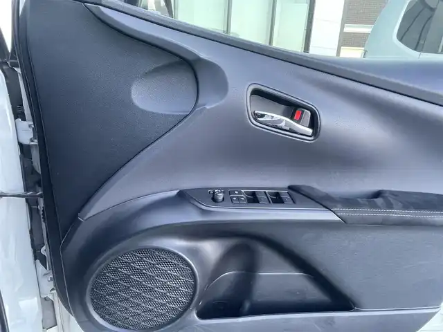 トヨタ プリウス ＰＨＶ Sナビパッケージ・GRスポーツ 香川県 2019(令1)年 6.6万km ホワイトパールクリスタルシャイン 純正１１．６型ナビ/バックカメラ/前方ドライブレコーダー/ＥＴＣ２．０/レーダークルーズコントロール/純正１８インチＡＷ/ＬＥＤヘッドライト/フォグライト/革巻きステアリング/ステアリングスイッチ/ハーフレザーシート/前席シートヒーター/純正フロアマット/スマートキー