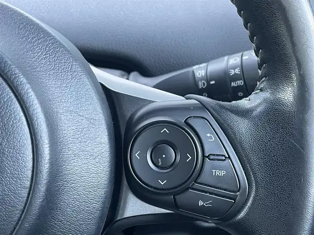 トヨタ プリウス ＰＨＶ Sナビパッケージ・GRスポーツ 香川県 2019(令1)年 6.6万km ホワイトパールクリスタルシャイン 純正１１．６型ナビ/バックカメラ/前方ドライブレコーダー/ＥＴＣ２．０/レーダークルーズコントロール/純正１８インチＡＷ/ＬＥＤヘッドライト/フォグライト/革巻きステアリング/ステアリングスイッチ/ハーフレザーシート/前席シートヒーター/純正フロアマット/スマートキー