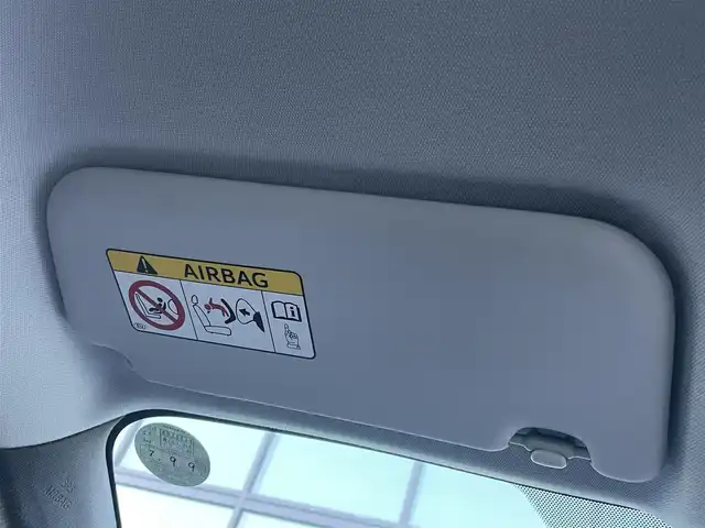 トヨタ プリウス ＰＨＶ Sナビパッケージ・GRスポーツ 香川県 2019(令1)年 6.6万km ホワイトパールクリスタルシャイン 純正１１．６型ナビ/バックカメラ/前方ドライブレコーダー/ＥＴＣ２．０/レーダークルーズコントロール/純正１８インチＡＷ/ＬＥＤヘッドライト/フォグライト/革巻きステアリング/ステアリングスイッチ/ハーフレザーシート/前席シートヒーター/純正フロアマット/スマートキー