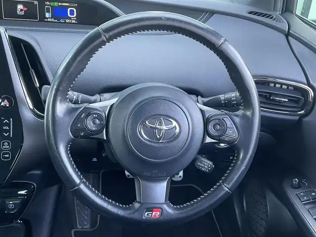 トヨタ プリウス ＰＨＶ Sナビパッケージ・GRスポーツ 香川県 2019(令1)年 6.6万km ホワイトパールクリスタルシャイン 純正１１．６型ナビ/バックカメラ/前方ドライブレコーダー/ＥＴＣ２．０/レーダークルーズコントロール/純正１８インチＡＷ/ＬＥＤヘッドライト/フォグライト/革巻きステアリング/ステアリングスイッチ/ハーフレザーシート/前席シートヒーター/純正フロアマット/スマートキー