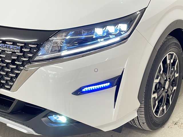 日産 ノート オーテック Xオーバー +アクティブ 熊本県 2024(令6)年 1.3万km ピュアホワイトパール 純正9インチナビ（ラジオ、フルセグ、BT、SD）/アラウンドビューモニター/前方ドライブレコーダー/インテリジェントルームミラー/ステアリングリモコン/オートハイビーム/・オートライト/・LEDヘッドライト/・フォグランプ/エマージェンシーブレーキ/速度標識機能/前後コーナーセンサー/ふらつき警報/ブラインドスポットモニター/レーンキープアシスト/純正フロアマット/プッシュスタート/スマートキー/・スペアキー