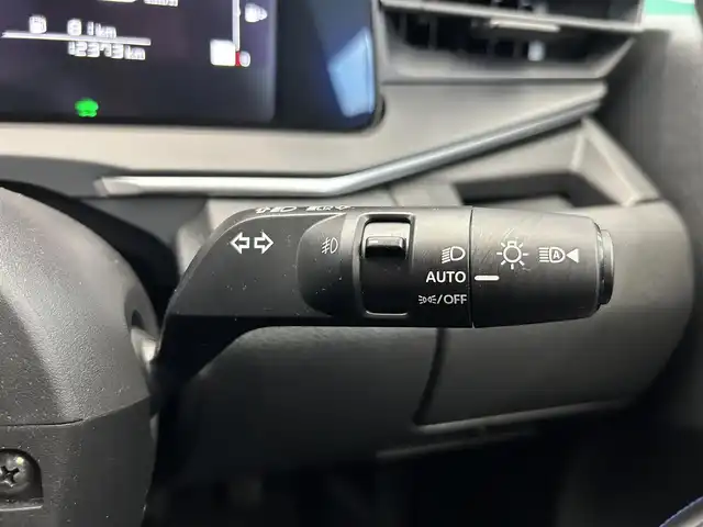 日産 ノート オーテック Xオーバー +アクティブ 鹿児島県 2024(令6)年 1.3万km ピュアホワイトパール 純正9インチナビ（ラジオ、フルセグ、BT、SD）/アラウンドビューモニター/前方ドライブレコーダー/インテリジェントルームミラー/ステアリングリモコン/オートハイビーム/・オートライト/・LEDヘッドライト/・フォグランプ/エマージェンシーブレーキ/速度標識機能/前後コーナーセンサー/ふらつき警報/ブラインドスポットモニター/レーンキープアシスト/純正フロアマット/プッシュスタート/スマートキー/・スペアキー