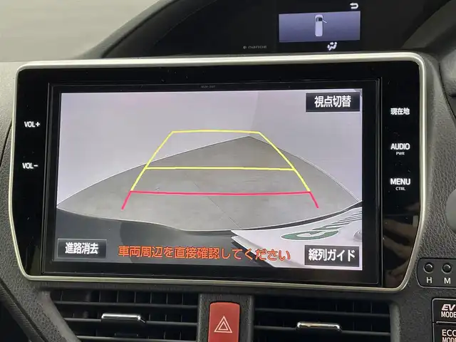 トヨタ ヴォクシー ハイブリッド V 千葉県 2017(平29)年 3.7万km ブラック 純正10インチメモリナビ/　AM/FM/CD/DVD/BT/フルセグ/後席モニター/両側パワースライドドア/プリクラッシュセーフティ/レーンキープアシスト/オートハイビーム /クルーズコントロール/ビルトインETC/前席シートヒーター/バックカメラ/横滑り防止装置/プッシュスタート＆スマートキー/サンシェード/電動格納ミラー