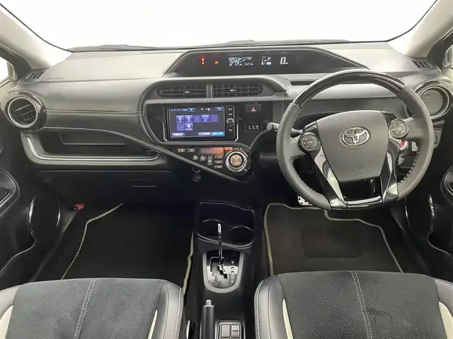 トヨタ アクア G G’s 千葉県 2016(平28)年 5.2万km ブラックマイカ ワンオーナー/禁煙車/トヨタセーフティセンス/・車線逸脱警報システム/・プリクラッシュセーフティ/・先行車発進システム/純正メモリナビ/・型番：NSZT-W66T/・CD/DVD/Bluetooth/フルセグTV/バックカメラ/・ビルトインETC/革巻きステアリング/・ステアリングスイッチ/クルーズコントロール/ハーフレザーシート/純正フロアマット/純正ドアバイザー/純正17インチAW/電動格納ウインカーミラー/オートライト/・オートマチックハイビーム/・LEDヘッドライト/・LEDフォグランプ/プッシュスタート/スマートキー/・スペアキー