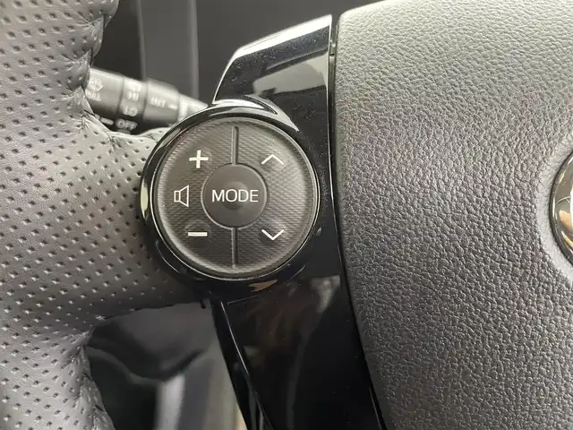 トヨタ アクア G G’s 千葉県 2016(平28)年 5.2万km ブラックマイカ ワンオーナー/禁煙車/トヨタセーフティセンス/・車線逸脱警報システム/・プリクラッシュセーフティ/・先行車発進システム/純正メモリナビ/・型番：NSZT-W66T/・CD/DVD/Bluetooth/フルセグTV/バックカメラ/・ビルトインETC/革巻きステアリング/・ステアリングスイッチ/クルーズコントロール/ハーフレザーシート/純正フロアマット/純正ドアバイザー/純正17インチAW/電動格納ウインカーミラー/オートライト/・オートマチックハイビーム/・LEDヘッドライト/・LEDフォグランプ/プッシュスタート/スマートキー/・スペアキー