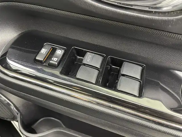 トヨタ アクア G G’s 千葉県 2016(平28)年 5.2万km ブラックマイカ ワンオーナー/禁煙車/トヨタセーフティセンス/・車線逸脱警報システム/・プリクラッシュセーフティ/・先行車発進システム/純正メモリナビ/・型番：NSZT-W66T/・CD/DVD/Bluetooth/フルセグTV/バックカメラ/・ビルトインETC/革巻きステアリング/・ステアリングスイッチ/クルーズコントロール/ハーフレザーシート/純正フロアマット/純正ドアバイザー/純正17インチAW/電動格納ウインカーミラー/オートライト/・オートマチックハイビーム/・LEDヘッドライト/・LEDフォグランプ/プッシュスタート/スマートキー/・スペアキー