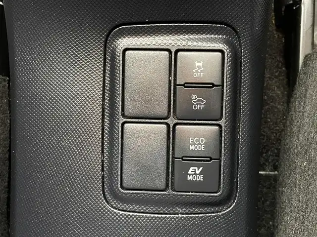 トヨタ アクア G G’s 千葉県 2016(平28)年 5.2万km ブラックマイカ ワンオーナー/禁煙車/トヨタセーフティセンス/・車線逸脱警報システム/・プリクラッシュセーフティ/・先行車発進システム/純正メモリナビ/・型番：NSZT-W66T/・CD/DVD/Bluetooth/フルセグTV/バックカメラ/・ビルトインETC/革巻きステアリング/・ステアリングスイッチ/クルーズコントロール/ハーフレザーシート/純正フロアマット/純正ドアバイザー/純正17インチAW/電動格納ウインカーミラー/オートライト/・オートマチックハイビーム/・LEDヘッドライト/・LEDフォグランプ/プッシュスタート/スマートキー/・スペアキー