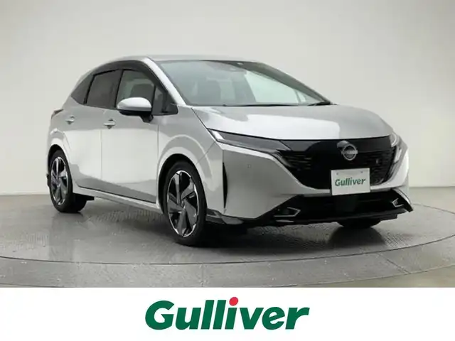 日産 オーラ G レザーエディション 兵庫県 2022(令4)年 1.4万km ブリリアントシルバー 純正メモリナビ/（AM/FM/Bluetooth/フルセグTV）/アラウンドビューモニター/エマージェンシーブレーキ/電子パーキング/横滑り防止装置/衝突軽減システム/カーテンエアバッグ/LKA/ハーフレザーシート/LEDヘッドライト/フォグランプ/オートライト/ビルトインETC/前方ドライブレコーダー/純正17インチアルミホイール/純正フロアマット/スマートキー/スペアキー1本