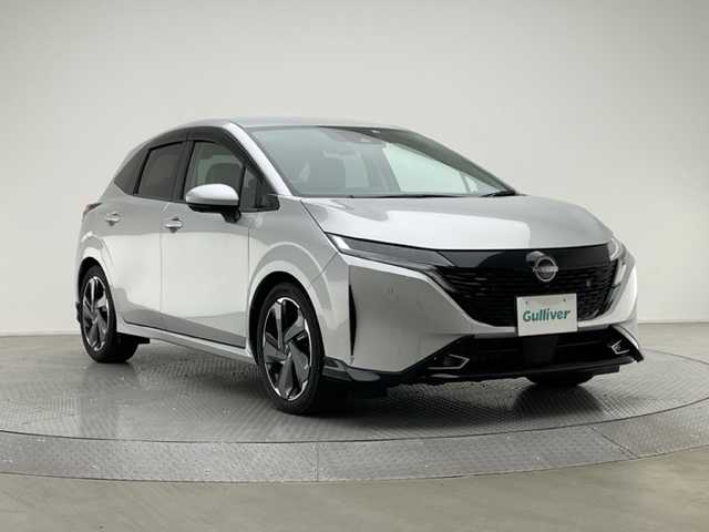 日産 オーラ G レザーエディション 兵庫県 2022(令4)年 1.4万km ブリリアントシルバー 純正メモリナビ/（AM/FM/Bluetooth/フルセグTV）/アラウンドビューモニター/エマージェンシーブレーキ/電子パーキング/横滑り防止装置/衝突軽減システム/カーテンエアバッグ/LKA/ハーフレザーシート/LEDヘッドライト/フォグランプ/オートライト/ビルトインETC/前方ドライブレコーダー/純正17インチアルミホイール/純正フロアマット/スマートキー/スペアキー1本