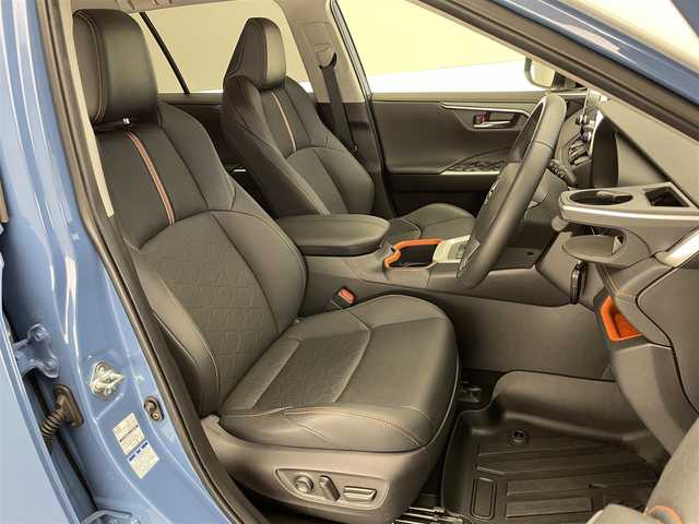 トヨタ ＲＡＶ４ アドベンチャー 愛知県 2022(令4)年 2.2万km アッシュグレーメタリック/グレイッシュブルー 純正９型ディスプレイナビ　全方位カメラ　デジタルインナーミラー　黒革　シートヒーター　シートベンチレーション　パワーバックドア　コーナーセンサー　セーフティセンス　衝突軽減　追従クルコン　ＬＥＤライト　ＢＳＭ　ＴＲＤマッドフラップ　純正前後ドラレコ　DAC　ツーイーター　ハンドルヒーター　禁煙