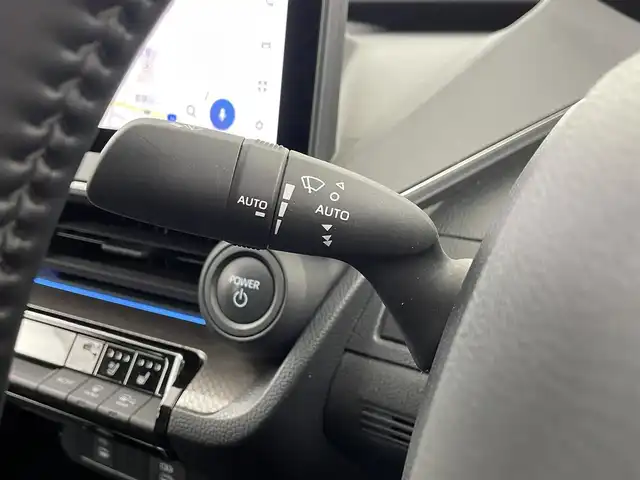 トヨタ プリウス Z 埼玉県 2023(令5)年 0.9万km プラチナホワイトパールマイカ ワンオーナー　/トヨタセーフティセンス　/デジタルインナーミラー　/純正ナビ　/　(AM/FM/Bluetooth/フルセグ)　/ビルトインＥＴＣ２．０　/レーンディパーチャーアラート　/ブラインドスポットモニター/プリクラッシュセーフティ/プロアクティブドライビングアシスト/クリアランスソナー/リヤクロストラフィックアラート/後方車両接近告知/リヤカメラディテクション/パーキングサポートブレーキ/安心降車アシスト/周辺車両接近時サポート/ロードサインアシスト/シートメモリー/全方位カメラ　/レーダークルーズコントロール　/コーナーセンサー前後/純正フロアマット/純正AW１９インチ
