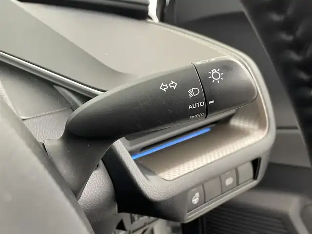 トヨタ プリウス Z 埼玉県 2023(令5)年 0.9万km プラチナホワイトパールマイカ ワンオーナー　/トヨタセーフティセンス　/デジタルインナーミラー　/純正ナビ　/　(AM/FM/Bluetooth/フルセグ)　/ビルトインＥＴＣ２．０　/レーンディパーチャーアラート　/ブラインドスポットモニター/プリクラッシュセーフティ/プロアクティブドライビングアシスト/クリアランスソナー/リヤクロストラフィックアラート/後方車両接近告知/リヤカメラディテクション/パーキングサポートブレーキ/安心降車アシスト/周辺車両接近時サポート/ロードサインアシスト/シートメモリー/全方位カメラ　/レーダークルーズコントロール　/コーナーセンサー前後/純正フロアマット/純正AW１９インチ