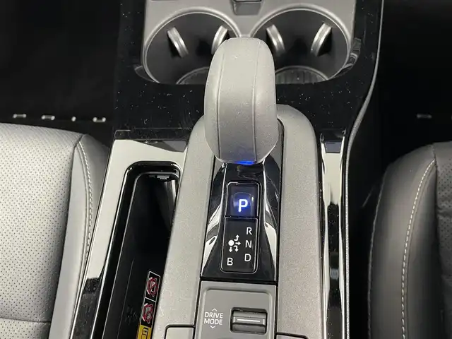 トヨタ プリウス Z 埼玉県 2023(令5)年 0.9万km プラチナホワイトパールマイカ ワンオーナー　/トヨタセーフティセンス　/デジタルインナーミラー　/純正ナビ　/　(AM/FM/Bluetooth/フルセグ)　/ビルトインＥＴＣ２．０　/レーンディパーチャーアラート　/ブラインドスポットモニター/プリクラッシュセーフティ/プロアクティブドライビングアシスト/クリアランスソナー/リヤクロストラフィックアラート/後方車両接近告知/リヤカメラディテクション/パーキングサポートブレーキ/安心降車アシスト/周辺車両接近時サポート/ロードサインアシスト/シートメモリー/全方位カメラ　/レーダークルーズコントロール　/コーナーセンサー前後/純正フロアマット/純正AW１９インチ