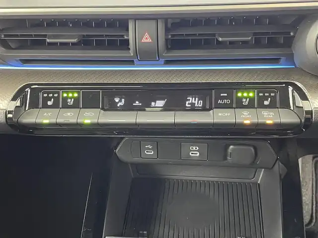 トヨタ プリウス Z 埼玉県 2023(令5)年 0.9万km プラチナホワイトパールマイカ ワンオーナー　/トヨタセーフティセンス　/デジタルインナーミラー　/純正ナビ　/　(AM/FM/Bluetooth/フルセグ)　/ビルトインＥＴＣ２．０　/レーンディパーチャーアラート　/ブラインドスポットモニター/プリクラッシュセーフティ/プロアクティブドライビングアシスト/クリアランスソナー/リヤクロストラフィックアラート/後方車両接近告知/リヤカメラディテクション/パーキングサポートブレーキ/安心降車アシスト/周辺車両接近時サポート/ロードサインアシスト/シートメモリー/全方位カメラ　/レーダークルーズコントロール　/コーナーセンサー前後/純正フロアマット/純正AW１９インチ
