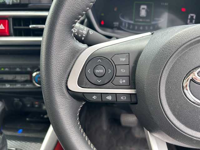 トヨタ ライズ Z 静岡県 2021(令3)年 3.9万km ブラックマイカメタリック ワンオーナー/純正ナビ/ETC/フルセグ/クリアランスソナー/シートヒーター/アダプティブクルーズコントロール/パワーモード/盗難防止システム/アラウンドビューモニター/オートハイビーム/衝突被害軽減システム/前後コーナーセンサー/純正アルミ付き