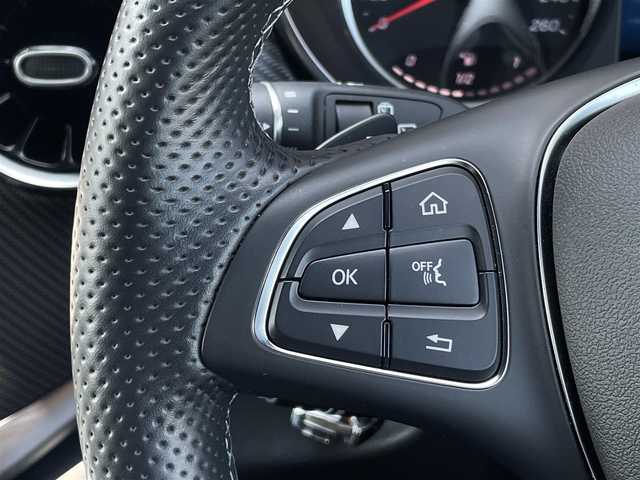 メルセデス・ベンツ Ｖ２２０ d AVG AMGライン 三重県 2021(令3)年 2.3万km オブシディアンブラックM ACC/レーダーセーフティ/後席モニター(DVD/USB/SD/HDMI)/ヘッドレストモニター/純正ナビ/全方位カメラ/ブラックレザーシート/デジタルインナーミラー型ドラレコ/両側パワースライドドア/シートヒーター/電動リアゲート