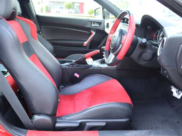 トヨタ ８６ GT リミテッド 神奈川県 2013(平25)年 8.3万km ライトニングレッド ワンオーナー /純正メモリナビ/バックカメラ/ETC  /フルセグテレビ/プッシュスタート/純正17インチAW/Bluetoothオーディオ/リアスポイラー/リアフォグランプ/フロアアンダーカバー/アルカンターラコンビシート/シートヒーター/保証書/取説
