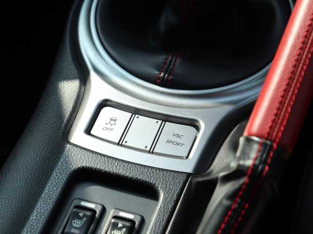トヨタ ８６ GT リミテッド 神奈川県 2013(平25)年 8.3万km ライトニングレッド ワンオーナー /純正メモリナビ/バックカメラ/ETC  /フルセグテレビ/プッシュスタート/純正17インチAW/Bluetoothオーディオ/リアスポイラー/リアフォグランプ/フロアアンダーカバー/アルカンターラコンビシート/シートヒーター/保証書/取説
