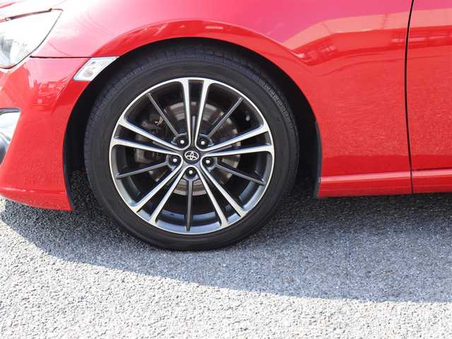 トヨタ ８６ GT リミテッド 神奈川県 2013(平25)年 8.3万km ライトニングレッド ワンオーナー /純正メモリナビ/バックカメラ/ETC  /フルセグテレビ/プッシュスタート/純正17インチAW/Bluetoothオーディオ/リアスポイラー/リアフォグランプ/フロアアンダーカバー/アルカンターラコンビシート/シートヒーター/保証書/取説