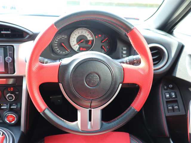 トヨタ ８６ GT リミテッド 神奈川県 2013(平25)年 8.3万km ライトニングレッド ワンオーナー /純正メモリナビ/バックカメラ/ETC  /フルセグテレビ/プッシュスタート/純正17インチAW/Bluetoothオーディオ/リアスポイラー/リアフォグランプ/フロアアンダーカバー/アルカンターラコンビシート/シートヒーター/保証書/取説