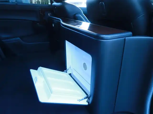 日産 エルグランド VIP 千葉県 2011(平23)年 17.2万km ファントムブラック 純正ナビ/ワンセグTV/Bluetooth/CD/DVD再生/アラウンドビュー/サンルーフ/両側パワースライドドア/シートヒーター/全席電動シート/オットマン（2列目）/サンシェード（2列目）/パワーバックドア/左側ユニバーサルステップ/ビルトインETC/革巻ステアリング&シフトノブ/デフロック/ウインカーミラー /保証書/取扱説明書/スペアキー